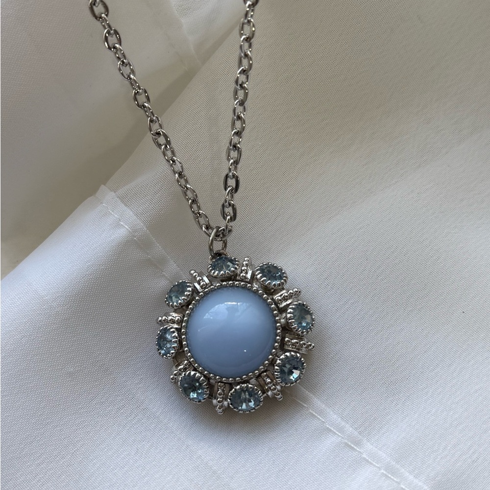 Avon Silver-Tone Sky Blue Cabochon Floral Pendant Necklace